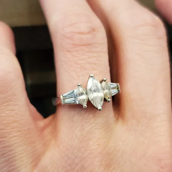 Size 8 925 Sterling Silver Rustic Marquise Cubic Zirconia Ring - Picture 3 of 7